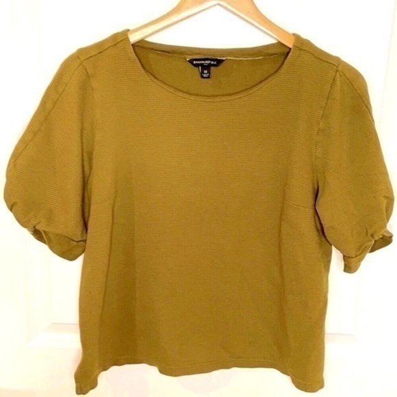 Banana Republic Tops - BANANA REPUBLIC | Women’s Olive Green Short Sleeve Shirt Size Medium.